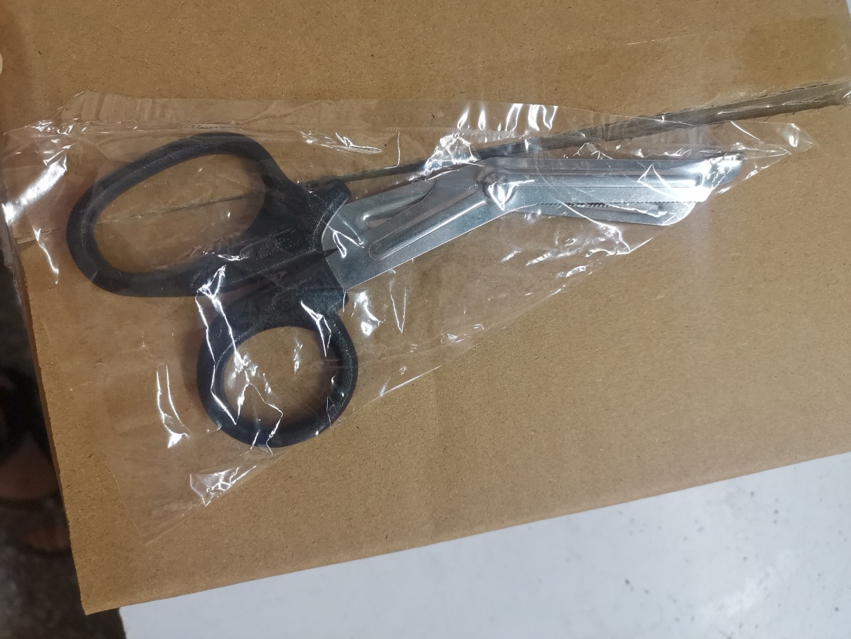 Tijeras de vendaje negro médico de emergencia